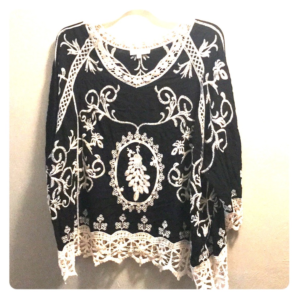 Black and white lace plus size top! Sz 3x